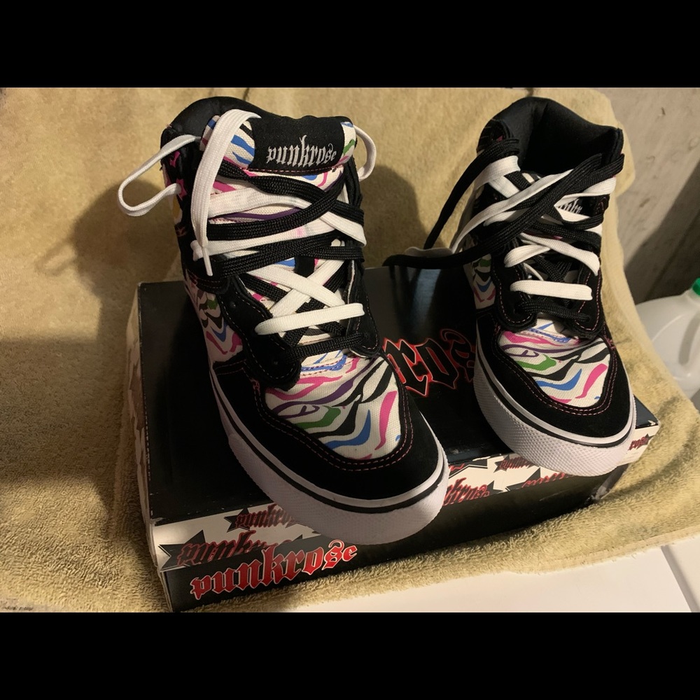 Sneakers - Picture 4 of 5